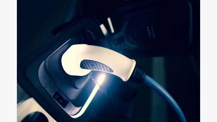 elektroauto, elektromobilität, aufladen, hybrid, innovation, zapfsäule, ökologie, umweltschutz, ladestation, staßenverkehr, ökologisch, umweltfreundlich, fortbewegung, laden, energie, strom, nachhaltigkeit, elektrisch, fahren, autofahren, erneuerbar, mobilität, sonnenenergie, windkraft, global, akku, technologie, zukunft, emission, elektromotor, mobil, verkehr, klimawandel, grün, grüne energie, nachhaltig, autos, automobile