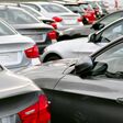 auto, autos, parkplatz, parken, automobil, automobile, fahrzeuge, fahrzeug, kfz, pkw, parkfläche, autohaus, autohandel, transport, neuwagen, verkauf, vertrieb, autokauf, autoverkauf, wirtschaft, geschäft, geschäftlich, export, mobilität, produktion, bewegung, hersteller, handeln, fabrik, werk, autofabrik, autowerk, autoherstellung, autoproduktion, fliessband, showroom, ausstellung, fahrem, fahrt, ausstellungsfläche, großhandel, handel, einzelhandel, fabrikverkauf, import, limosine, limosinen