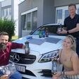 Präsentation der neuen Gloss Tec Reihe für die professionelle Fahrzeugpflege bei Stockmeier Chemie Austria in Wiener Neudorf: (v.r.) Geschäftsführer Wilhelm Gajdosik, Office-Mitarbeiterin Lea Gajdosik und Vertriebsleiter Andreas Frischauf