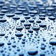 politur, poliert, wachs, sauber, klarlack, auto, abperlen, perlen, oberfläche, lack, lackoberfläche, wassertropfen, wasser, tau, regen, nass, glanz, silber, grau, blau, nässe, lotuseffekt, verlauf, flüssigkeit, tropfen, glatt, fläche, laufen, licht, gegenlicht, frische, betauung, hintergrund, ringe, wassermangel, wertvoll, ernährung, wellness, spritzen, spielen, h2o, harmonie, harmonisch, nahaufnahme, makro, leben, lebenswichtig