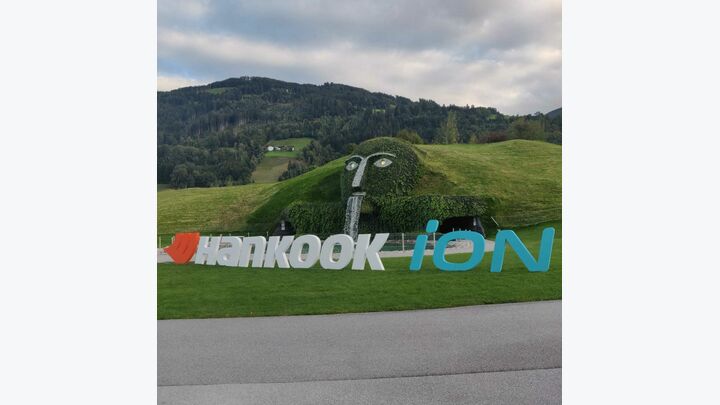 Wattens 
Tirol 
Kristallwelt Swarovski 
Hankook iON