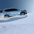 SUV, Allrad, Geländewagen, Winterreifen, Räder, nah, Großaufnahme, Geschwindigkeit, Flocken, Schneesturm, glatt, Strassenbelag, gefährlich, Gefahr, Winter, Schnee, schneebedeckt, Frost, kalt, Kälte, eisig, Wetter, Steigung, Bergfahrt, Wintersport, Rallye, driften, Reibungsverlust, Bodenhaftung