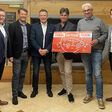(v.l.) Gregor Steinkellner (Garanta Versicherung), Wolfgang Hiegelsperger (WKS), Josef Roider (Gremialobmann-Stv.), Walter Aigner (Innungsmeister), Herbert Neuhauser (Innungsmeister i.R.) und David Jochimstal (WKS) - Beim Flachgauer Bezirksstammtisch im Gasthof „Drei Eichen“