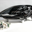 Der SSL | HD-Scheinwerfer ist eine Weiterentwicklung und signifikante Miniaturisierung bestehender Matrix-LED-Systemen; der Bauraum für das Lichtmodul wurde hierbei um bis zu 75 Prozent reduziert