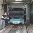 2 Lizenz zur Fahrzeugwaesche bei Aston Martin