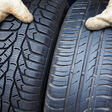 Winterreifen Reifenwechsel Reifen Profil Lamellen prüfen Auto Sommer Winter Sicherheit Verkehr wechseln alt neu Tiefe Profiltiefe Sommerreifen schwarz Gummi Kfz Arbeit Hand Handschuhe Bereifung Reifenprofil Rad Autoreifen Radwechsel Gummireifen umrüsten umstecken Pneu Herbst M+S Schnee Matsch rutschen abgefahren winterreifen reifenwechsel reifen profil lamellen prüfen auto sommer winter sicherheit verkehr wechseln alt neu tiefe profiltiefe sommerreifen schwarz gummi kfz arbeit hand handschuhe bereifung reifenprofil rad autoreifen radwechsel gummireifen umrüsten umstecken pneu herbst m s schnee matsch rutschen abgefahren