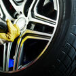 reifen wechseln autoservice werkstattservice reifenservice kfz-service kfz-werkstatt auto service autoreparatur autopflege reifenmontage reifenwechsel reifenstapel sommerreifen winterreifen automechaniker kfz-mechaniker ersatzteile scheibenbremse bremssattel bremsbeläge stossdämpfer autoreifen komplettrad reifen reifenreparatur reifendruck werkstatt schlagschrauber alufelge monteur mechaniker werkzeug kfz inspektion reparatur felge arbeiten beruf arbeit schrauben handschuhe rad montage umrüstung umrüsten winter sommer