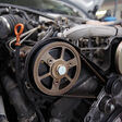 auto werkstatt kfz motor reparatur autowerkstatt service motorraum ausschnitt motorhaube front silber kfz-werkstatt tüv abgaswerte motorsteuerung suv stoßstange ölwechsel scheckheft gebrauchtwagen scheinwerfer reparaturkosten automotor anbauteile motorschaden umlenkrolle lichtmaschine diesel benzin defekt zündkerzen motorlager keilriemen riemen rolle mechanik mechaniker motorblock inspektion öl