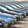 autos fahrzeuge auto parken parkplatz autohaus ausstellung neuwagen import export herstellung fabrik produktion fliessband mobile mobilität showroom verkauf handel autoverkauf autokauf fahren transport pkw kfz neu viele auslieferung automobil automobile kraftfahrzeug vertrieb bewegung personenwagen wagen fahrzeug front stossstange parkfläche finazierung business reisen modern fahrt handeln vermiertung mieten vermarktung großhandel hersteller