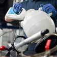 Mit dem erweiterten Angebot an E-Fluids für Hybrid- und Elektrofahrzeuge können Werkstätten nun noch mehr Fahrzeugmodelle bedienen. // With the extended range of E-Fluids for hybrid and electric vehicles, workshops can cater for even more vehicle models.