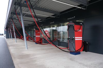 Clean & Charge: Ladepunkte für E-Autos