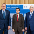 (v.l.) Arnd Franz, Vorsitzender der Geschäftsführung und CEO des Mahle Konzerns in Stuttgart, Bernhard Geringer, Vorsitzender des Österreichischen Vereins für Kraftfahrzeugtechnik (ÖVK) , und Uwe Dieter Grebe, Vorstand für Business Development, International Operations, Powertrain Engineering und Racing bei AVL List in Graz