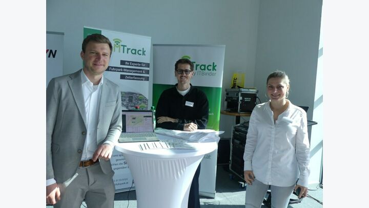 Erstmals mit Ausstellungsstand am “firmenwagen“- Autotesttag war Fuhrparkmanagement-Spezialist IT Binder aus der Steiermark vertreten: (l.) Geschäftsführer Sebastian Binder, Claudia Raab, Vertrieb, und Marvin Gutmann, Projektmanagement/Vertrieb