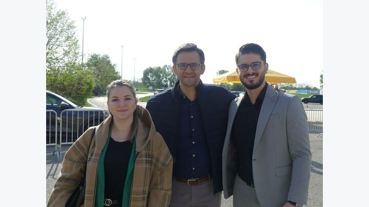 Von BYD Austria Danijel Dzihic, Managing Director, Natalie Stark, digital Marketing expert, und Remzi Dervishaj, (r.), Key Account Flottenkunden