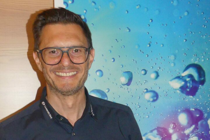 Robert Hafner bei seinem ersten öffentlichen Auftritt als neuer Vertriebsleiter Österreich von WashTec in Marchtrenk.