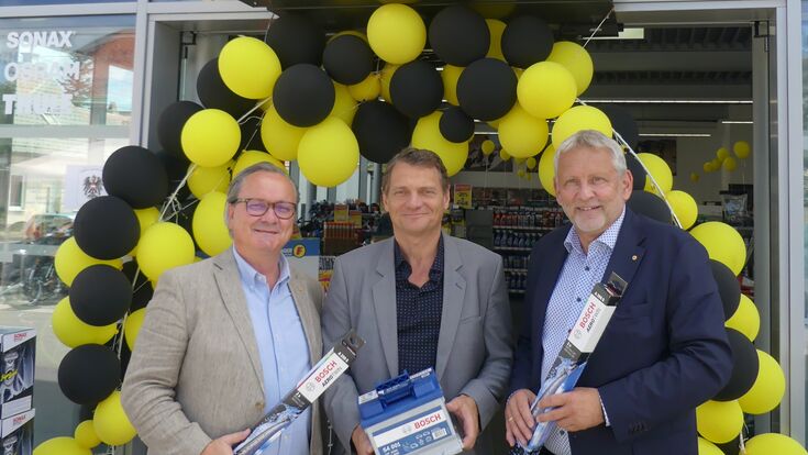 Helmut Stuphann, Country Sales Manager der Robert Bosch AG und die Forstinger Geschäftsführer Rudolf Bayer und Harald Chromy (l.)
