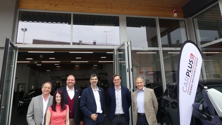 (v.r.) Von der trawöger group gmbh Wolfgang Moser, Kfz-Versicherungsmanagement, Michael Trawöger, Leitung Finanz- und Rechnungswesen, von CARPLUS Geschäftsführer Peter Kirisics und Landesleiter OÖ und Salzburg René Höhenberger, sowie von der Wiener Städtische Versicherung Außendienstmitarbeiterin Corina Stadler und Gebietsleiter Andreas Gollhammer