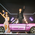 Herausforderung besonderer Art: Die Lila- und Violetttöne der Metallic-Lackierung müssen im wechselnden Bühnenlicht den gewünschten Farbeffekt erzielen.