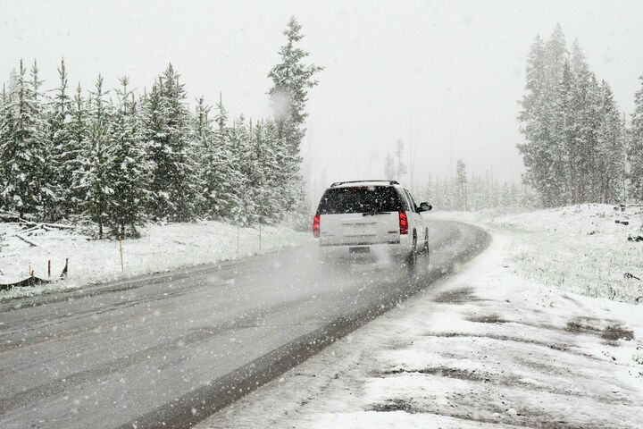 Bei Winterreifen ist das Abrollgeräusch aufgrund des größeren Leerraums zwischen den Profilblöcken oft eine Herausforderung. ﻿Der Hankook Winter iON i*cept ﻿reduziert es spürbar.