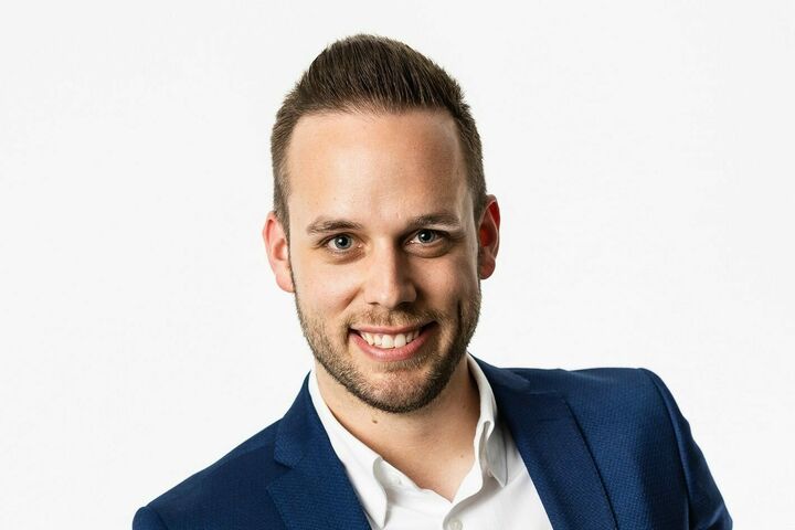 Dominic Krb studierte Betriebswirtschaft und Wirtschaftspsychologie.