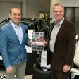 (v.l.) Mag. Alexander Struckl, Managing Director MG Motor Austria, und Hans Günther Löckinger, Geschäftsführer der GÖVD GARANTA Österreich Vermittlungsdienst Ges.m.b.H., freuen sich über die gelungene Kooperation 