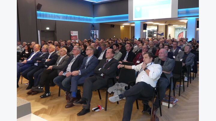 Das Auditorium verfolgte unter anderem den interessanten Vortrag über die wachsende Bedeutung der Künstlichen Intelligenz.
