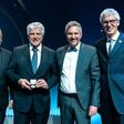 Prof. Harald Hertz (2. v. l.) wurde für seine großen Verdienste von Fritz Schadeck (l.), Dr. Gerd Ennser (2. v. r.) und Martin Krisam mit der ADAC Christophorus-Medaille ausgezeichnet