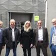 "Gipfeltreffen“ vor den Toren der Grazer Messe: (v.r.)  Komm.Rat Klaus Edelsbrunner, Bundes- und Landesgremium-Obmann und Peugeot und Citroen Autohaus im Norden von Graz, GARANTA-Gebietsleiter Thomas Harg, Verena Robinson, Landesgremum-Obmann-Stellvertreterin und Mazda und Kia Autohaus, Ernst Karner, GF Autohaus Fior, und Jakob Prügger vom gleichnamigen Autohaus