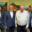 Unterzeichnung des Kaufvertrags (v.l.n.r.): Uli Weller (Geschäftsführer der Liqui Moly GmbH), André Winterhoff (Geschäftsführer der LM France SAS), Guy Guth (Geschäftsführer der Liqui Moly France SAS), sowie Salvatore Coniglio (Geschäftsführer der Liqui Moly GmbH)