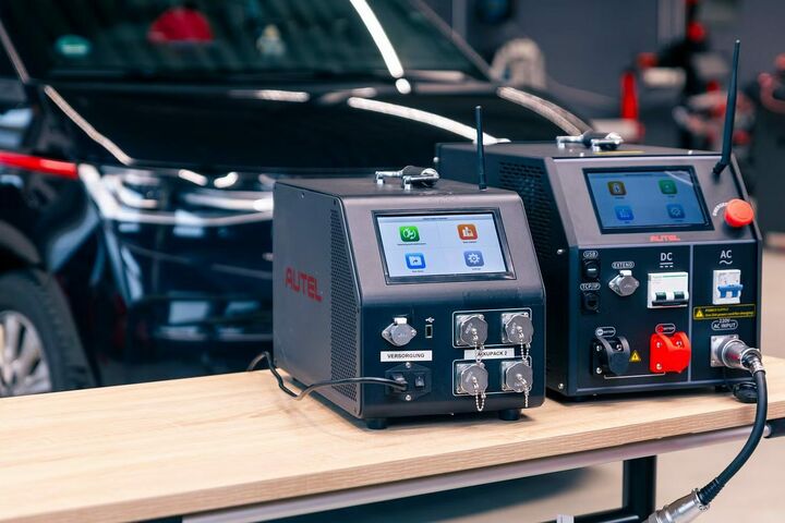 Mit der Charge-/Discharge-Einheit MaxiEV CDT100 und dem Batteriezellenbalancer MaxiEV BCE100 erweitert Herth+Buss sein Portfolio.