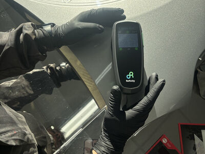 © BASF Coatings Mit dem neuen Spektrophotometer ScanR nutzt Refinity die nächste Generation der Farbscantechnologie