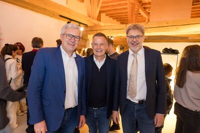 © www.wildbild.at Gregor Faistauer (Geschäftsführer Bachchor Salzburg), Josef Roider (Geschäftsführer AutoFrey GmbH) und Franz Herzog (Dirigent) beim Ausklang des Abends (v.l.n.r.)