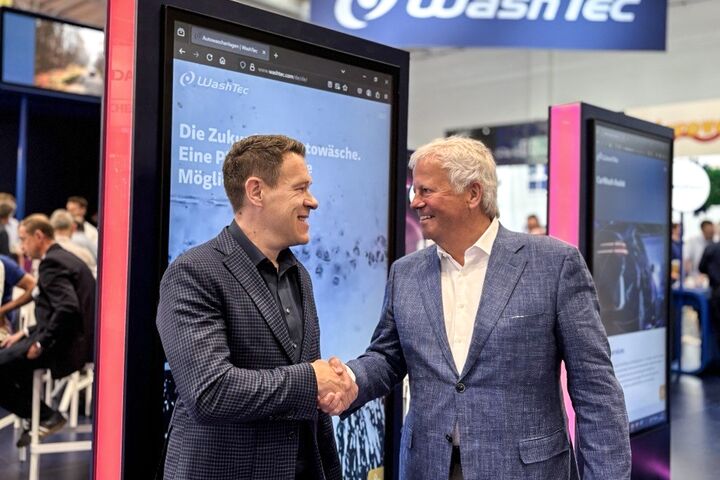 Sebastian Kutz, Vertriebsvorstand WashTec AG und Ulrich Bellgardt, Vorsitzender des Aufsichtsrats der WashTec AG
