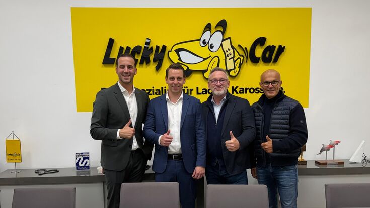 (v.l.) Mitar Kos, Geschäftsführer Lucky Car, Florian Floderer, Key Account Manager Automotive bei Würth Österreich, Alexander Nuss, Verkaufsleiter bei Würth Österreich, und Ostoja Matic, Gründer und Geschäftsführer Lucky Car