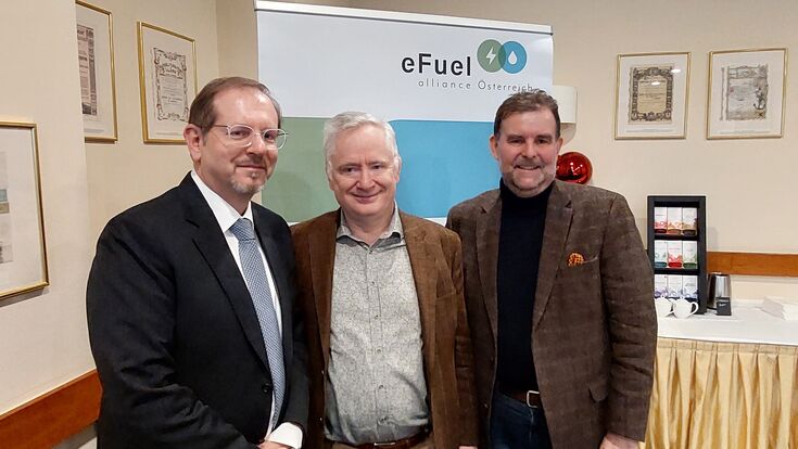 (v.l.) Mag. Ronald Scheucher, Industrieökonom, Gf. Mainland Economic Consultants GmbH, Univ. Doz. Dr. Stephan Schwarzer, GS eFuel Alliance Österreich und Wirtschaftsuniversität Wien Priv.-Doz. DDr. Christian F. Schneider, Rechtsanwalt bpv Hügel, Universität Wien 
