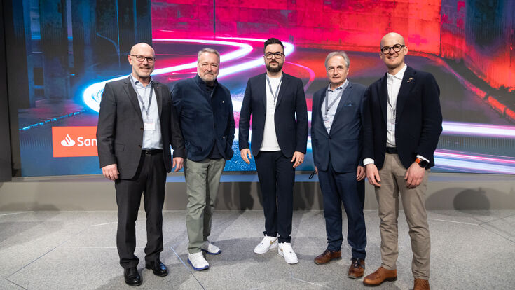 (v.l.:) Adolf Seifried, Landesgremialobmann Fahrzeughandel, Wolfgang Wurm, Geschäftsführer Porsche Austria, Autohaus-Marketing-Experte Andreas Kühnen, Roman Keglovits-Ackerer, Bundesinnungsmeister Fahrzeugtechnik, und Daniel Holzinger, der neue Landesinnungsmeister der Fahrzeugtechnik