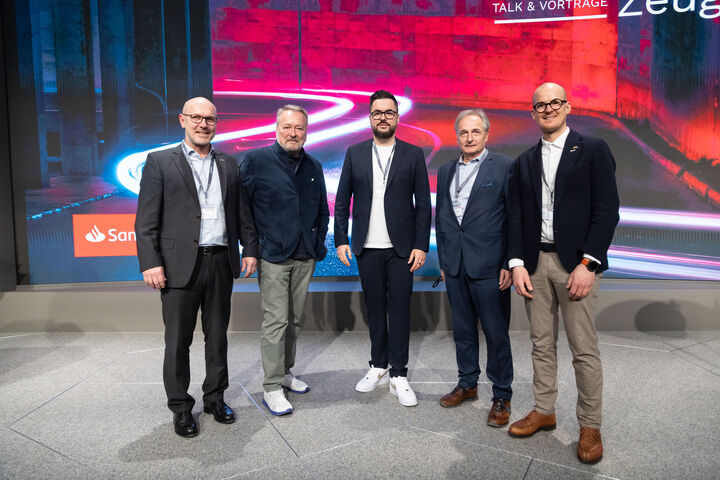 (v.l.:) Adolf Seifried, Landesgremialobmann Fahrzeughandel, Wolfgang Wurm, Geschäftsführer Porsche Austria, Autohaus-Marketing-Experte Andreas Kühnen, Roman Keglovits-Ackerer, Bundesinnungsmeister Fahrzeugtechnik, und Daniel Holzinger, der neue Landesinnungsmeister der Fahrzeugtechnik