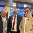 Marko Fischer, Vizepräsident der Wirtschaftskammer Wien, und (l.) Branchenexperte Mag. Michael Holub und (r.) Vladislav Smolyanoy, der mit Vienna AI Company das auf die Anforderungen von Kfz-Betrieben spezialisierte KI-System Lisa entwickelt hat.
