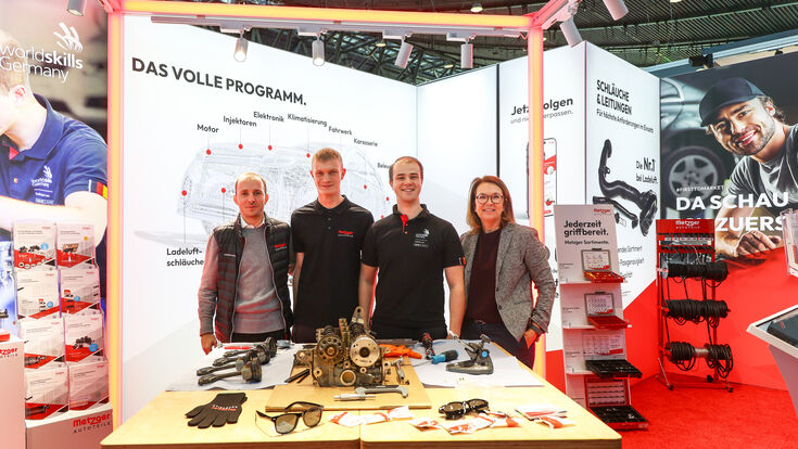 v.l.n.r.: Niklas Ibach, Assistent der Geschäftsleitung Werner Metzger GmbH; Hannes Wirsing, Stefan Mißbach und Isabel Brockmann-Metzger, Geschäftsführerin/CEO Werner Metzger GmbH