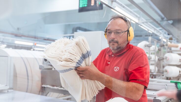 Wie mit einem textilen Putztuch-Service Entsorgungskosten gespart werden können