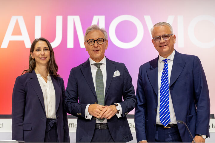 Die AUMOVIO-Geschäfsführung hat klare Ziele für 2026: Bereinigter Konzernumsatz 17–18,5 Mrd. Euro, bereinigte EBIT-Marge 3,5– 5,0 Prozent, normalisierter Free Cashflow 500–800 Mio. Euro