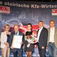Langjährige Unternehmer wurden ausgezeichnet, (l.) Peter Jagersberger, Obmann Fahrzeughandel, (2.v.l.) Gabi Lechner, WKÖ-Vizepräsidentin, Thomas Marichhofer, (2.v.r.) Landesinnungsmeister Fahrzeugtechnik, und Josef Niegelhell, Berufsgruppensprecher Karosseriebautechnik