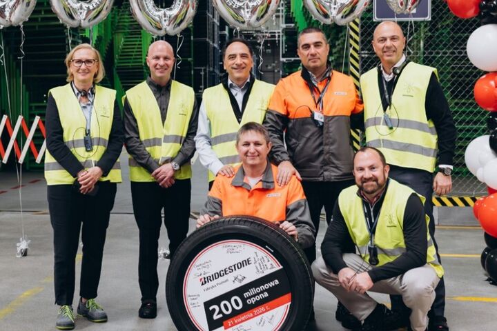 Bridgestone Reifenwerk in Poznań feiert die Produktion
von 200 Millionen Reifen.