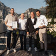 v.l. Johann Gruber von Gesslbauer GmbH (Gewinner „Motorrad“), Christian Mazurkiewicz von LCT Autohandel GmbH, Santander-CCO Michael Schwaiger und Lazar Cvetkovic von LCT Autohandel GmbH (Gewinner „Gebrauchtwagen“).